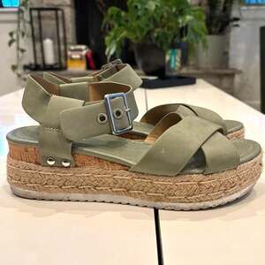 Soda Fortuna-S Sage Green Flatform Espadrille Wedge Sandals size 7